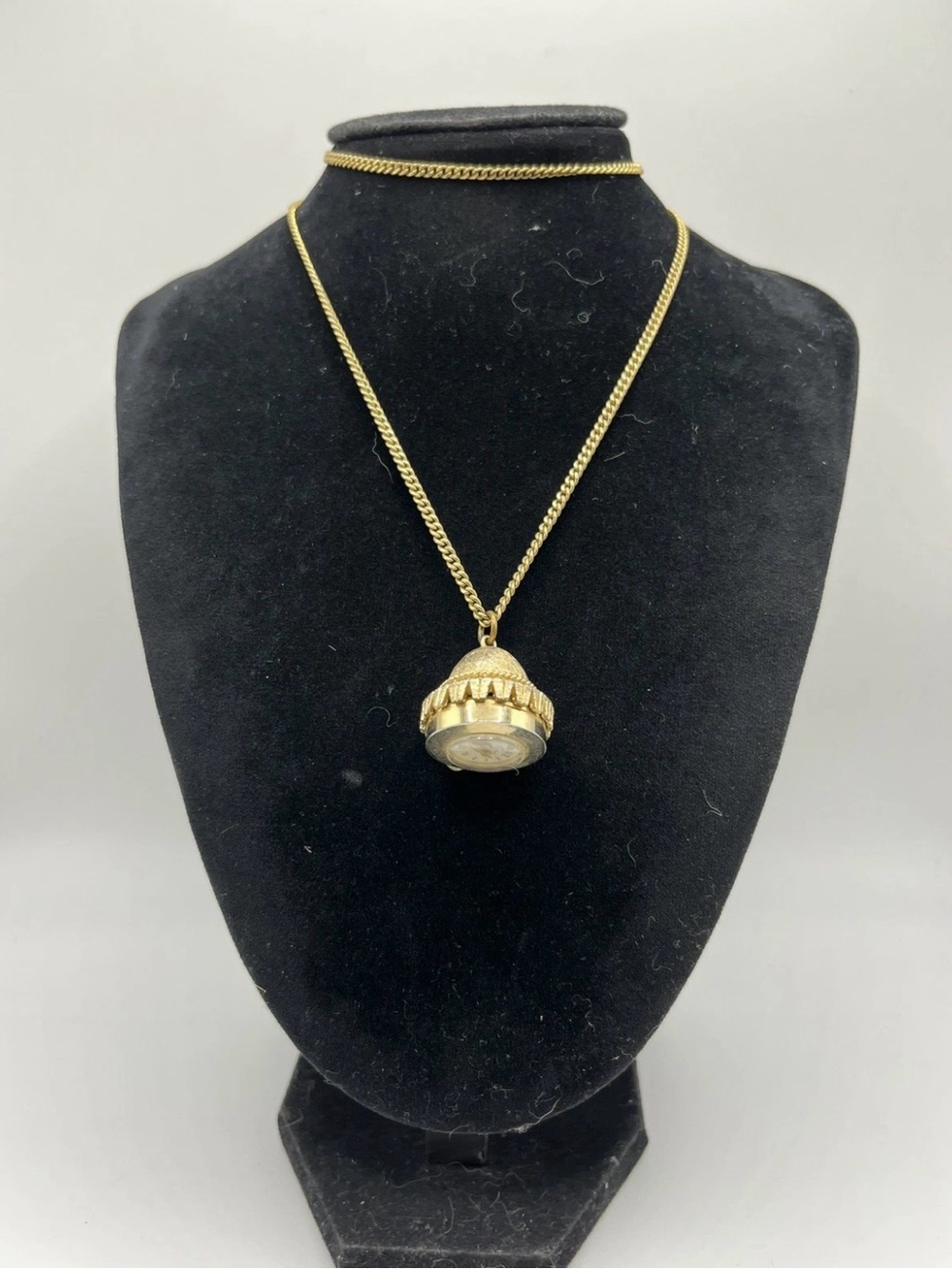 Vintage Coro Pegasus Acorn Watch Pendant Aco. 1/20 12k GF Chain Necklace
